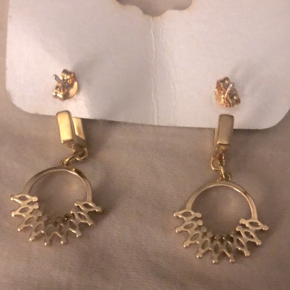 NWOT NICOLE LEIGH Gold Earring - Picture 3 of 3